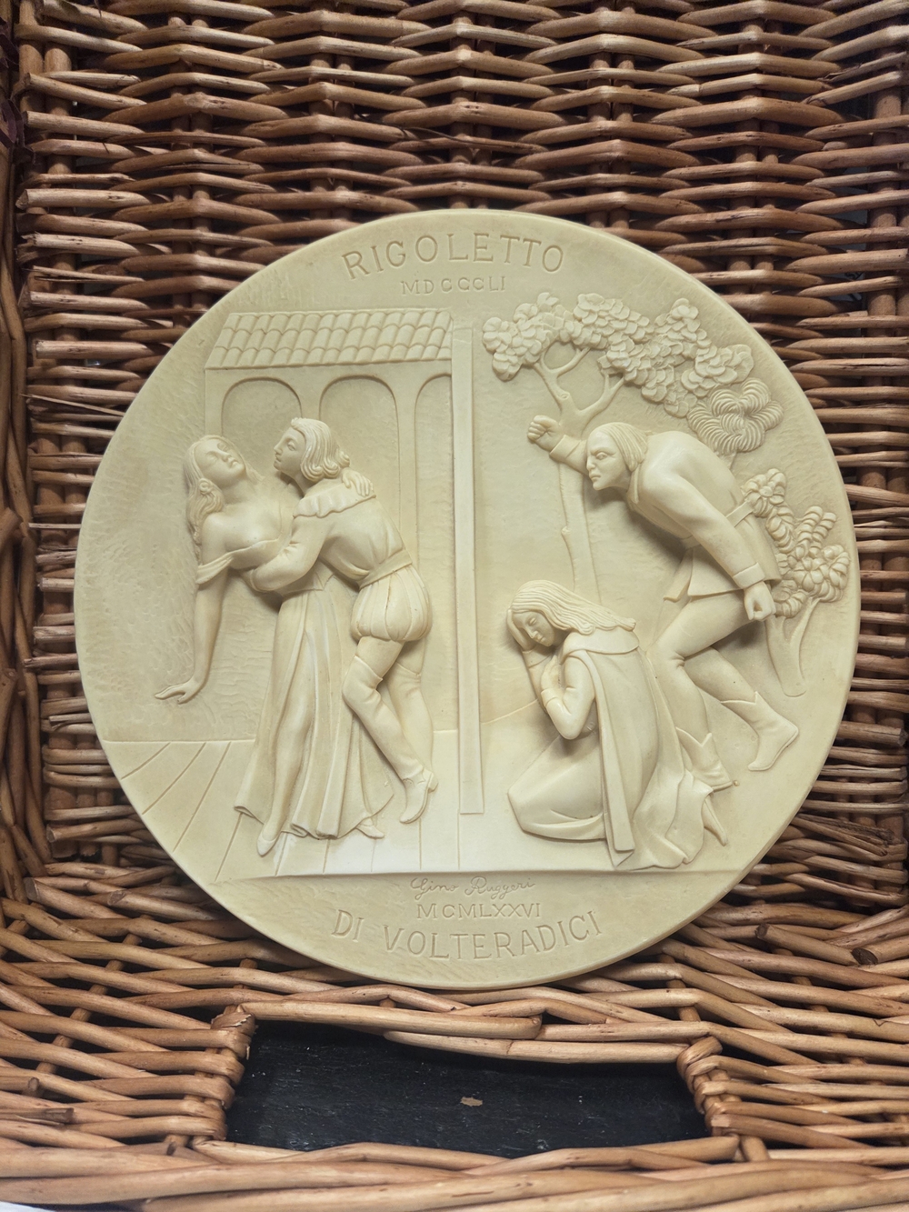 Vjntage 1977 Rigoletto Ivory Alibaster Collectors Wall Plaque LUSTRA #AF 1937